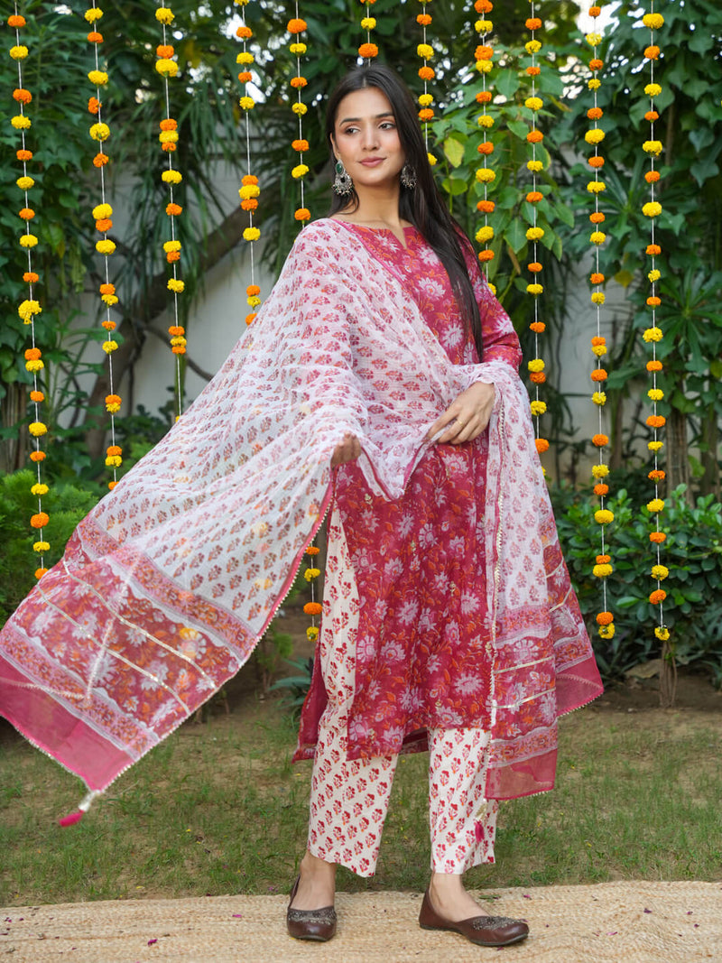 RED KOTA DORIA SUIT SET WITH HANDBLOCK AND GOTTA WORK