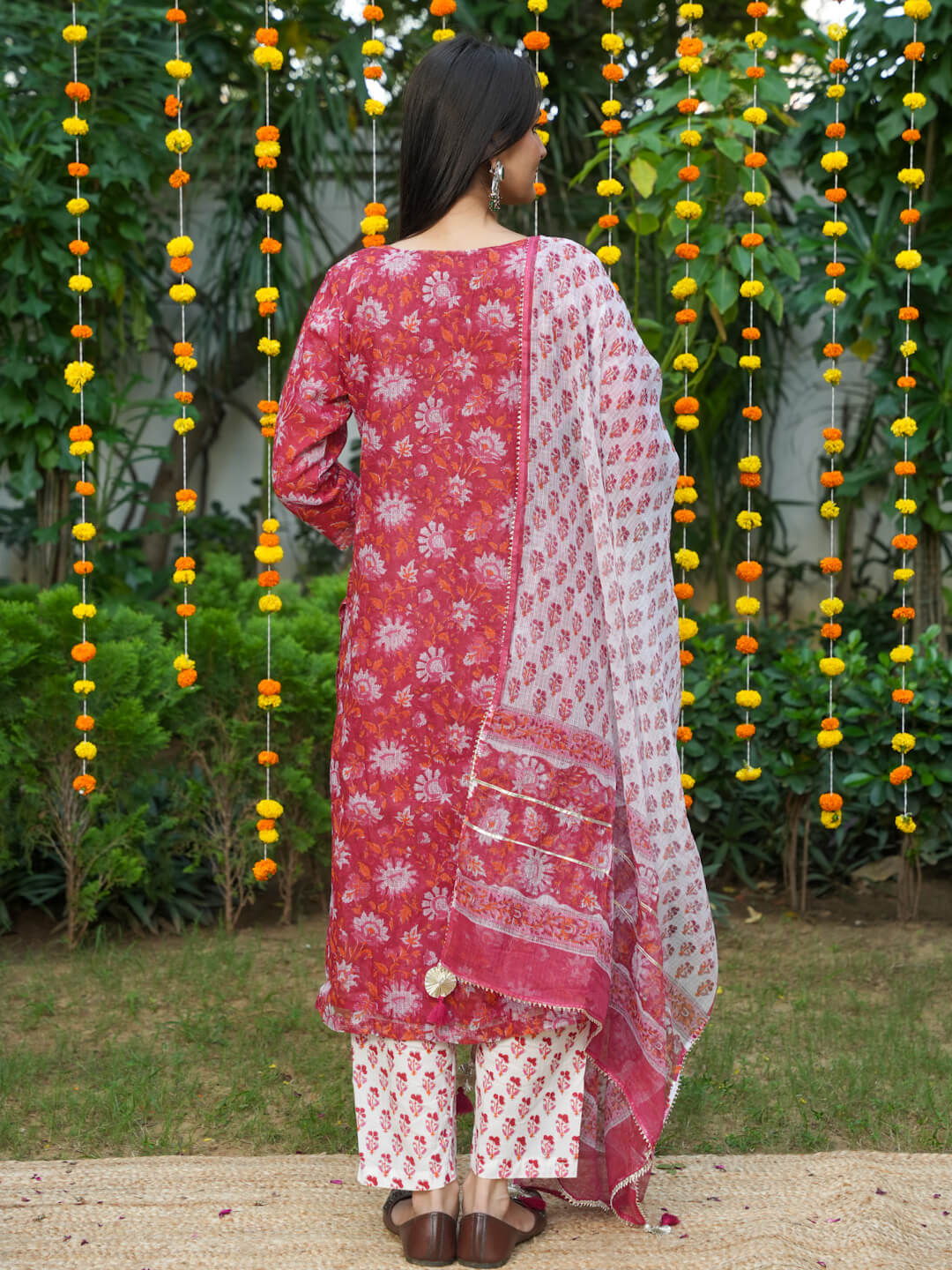 RED KOTA DORIA SUIT SET WITH HANDBLOCK AND GOTTA WORK