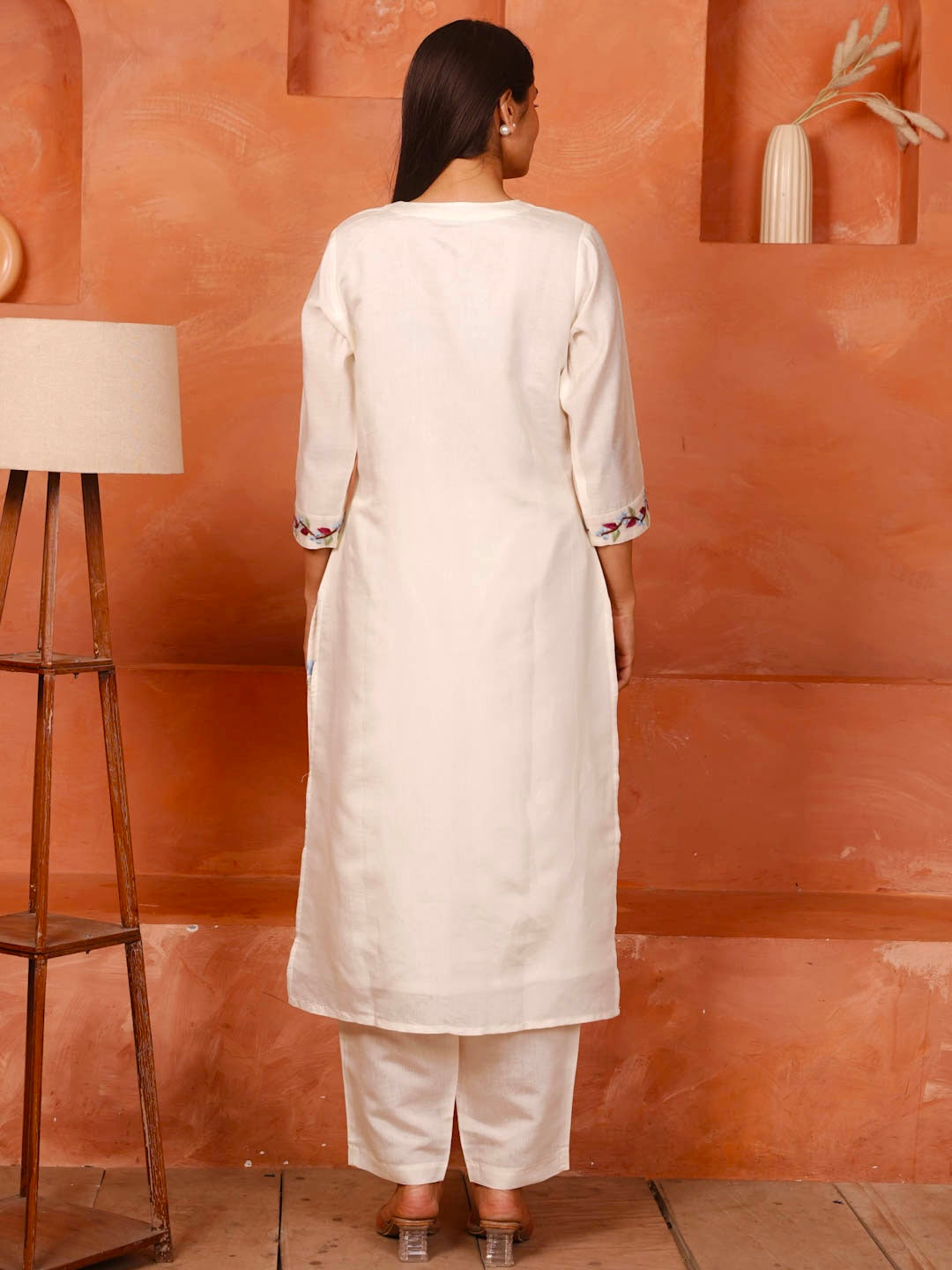 WHITE CHANDERI SUIT SET WITH EMBROIDERY AND ORGANZA DUPATTA