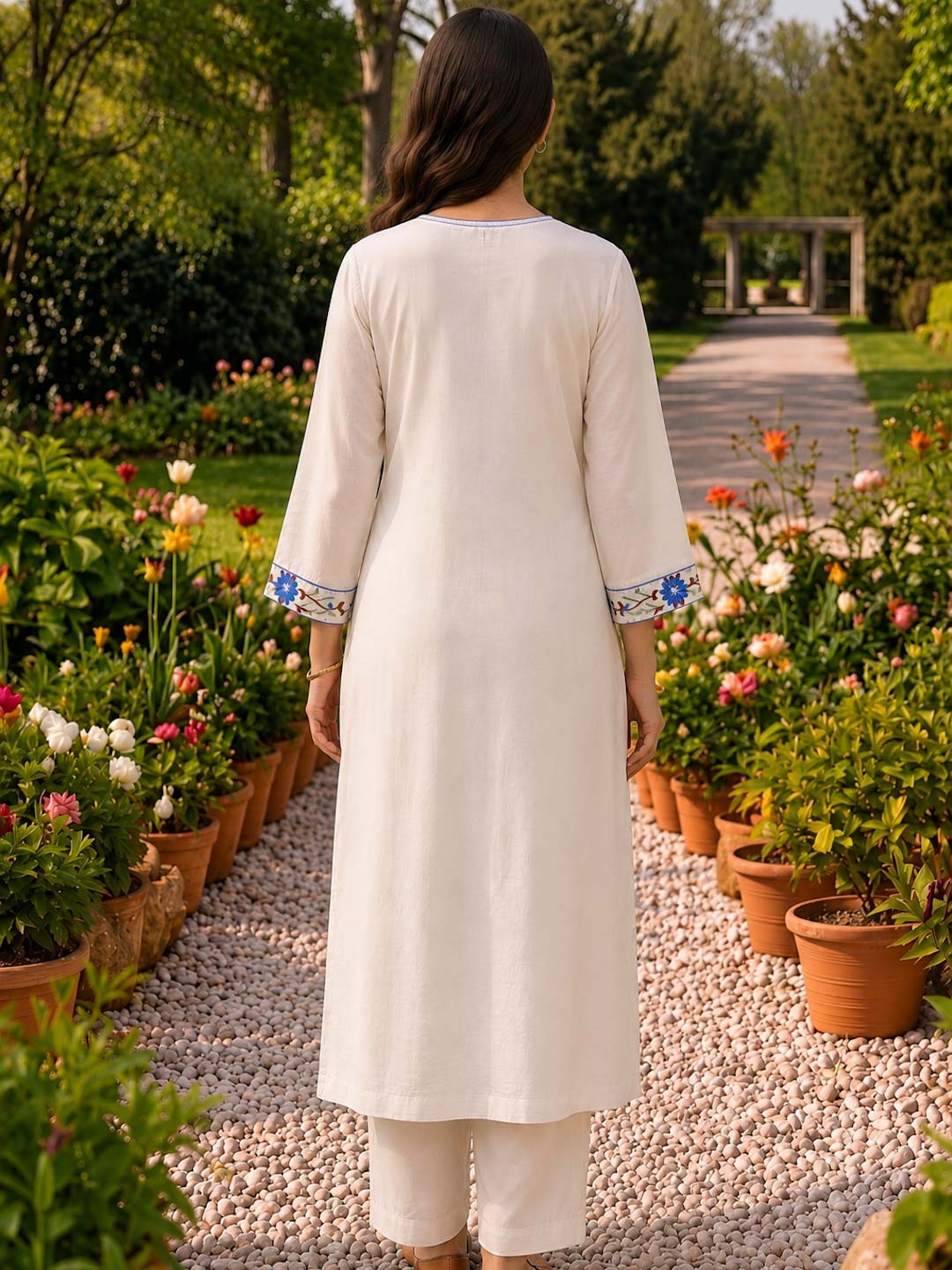 WHITE CHANDERI SUIT SET WITH EMBROIDERY AND ORGANZA DUPATTA