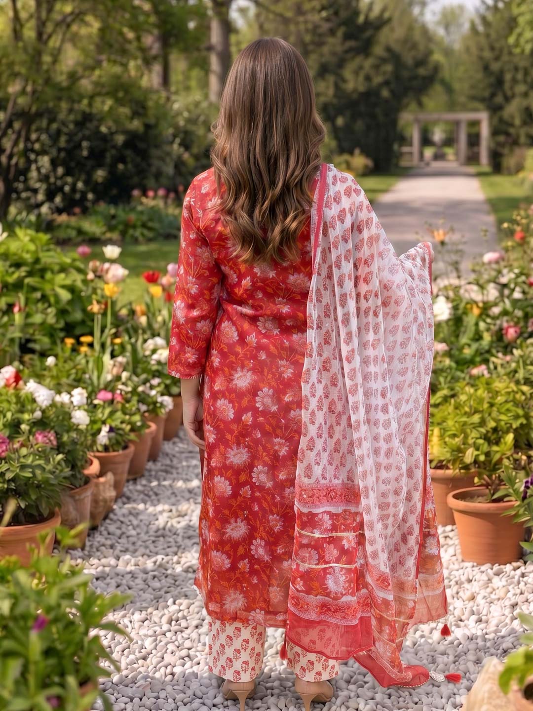 RED KOTA DORIA SUIT SET WITH HANDBLOCK AND GOTTA WORK