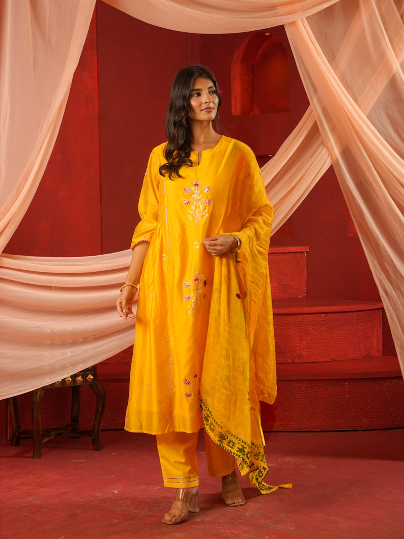 YELLOW CHANDERI SUIT SET WITH PITTAN WORK