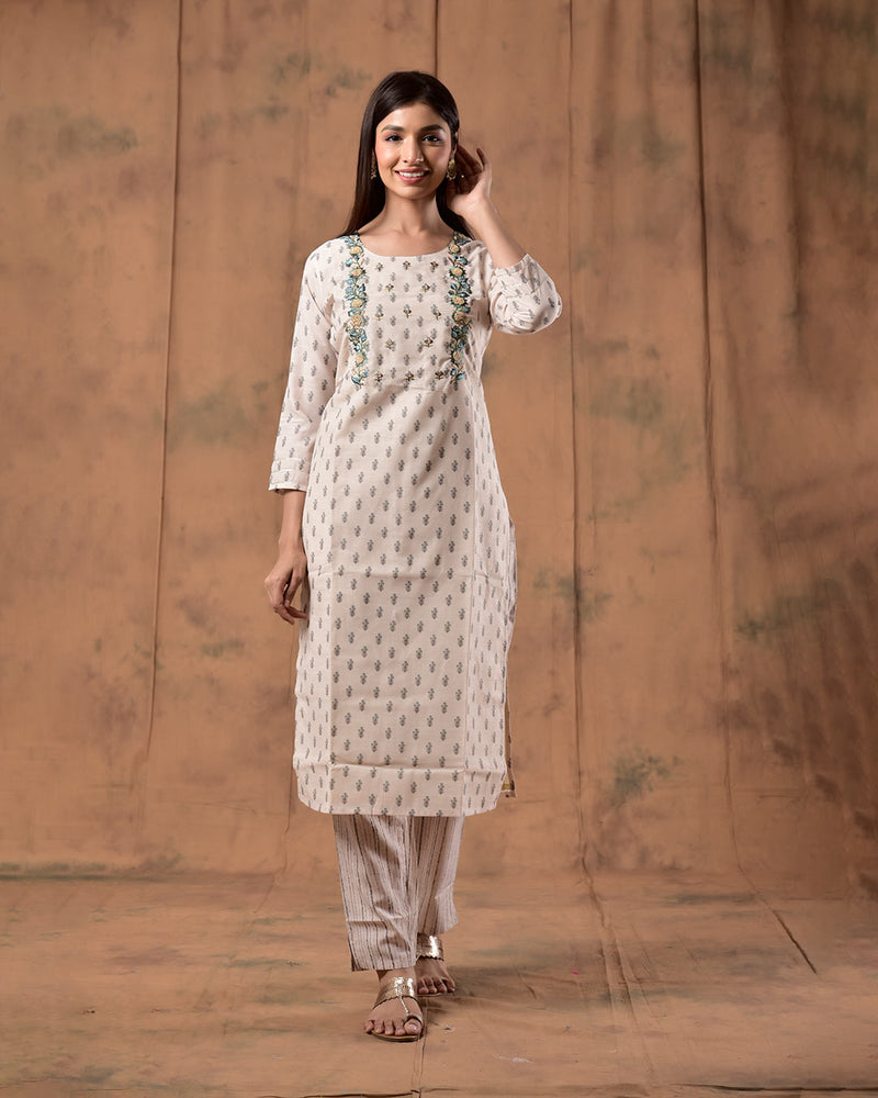 WHITE EMBROIDERED CHANDERI KURTA SET
