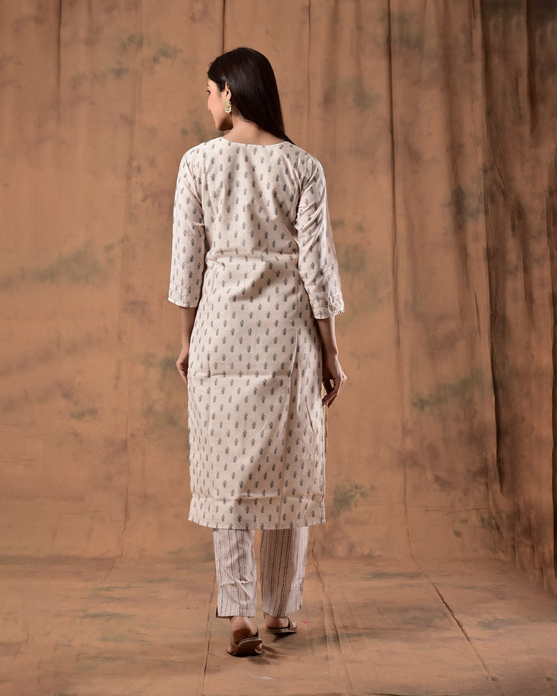 WHITE EMBROIDERED CHANDERI KURTA SET