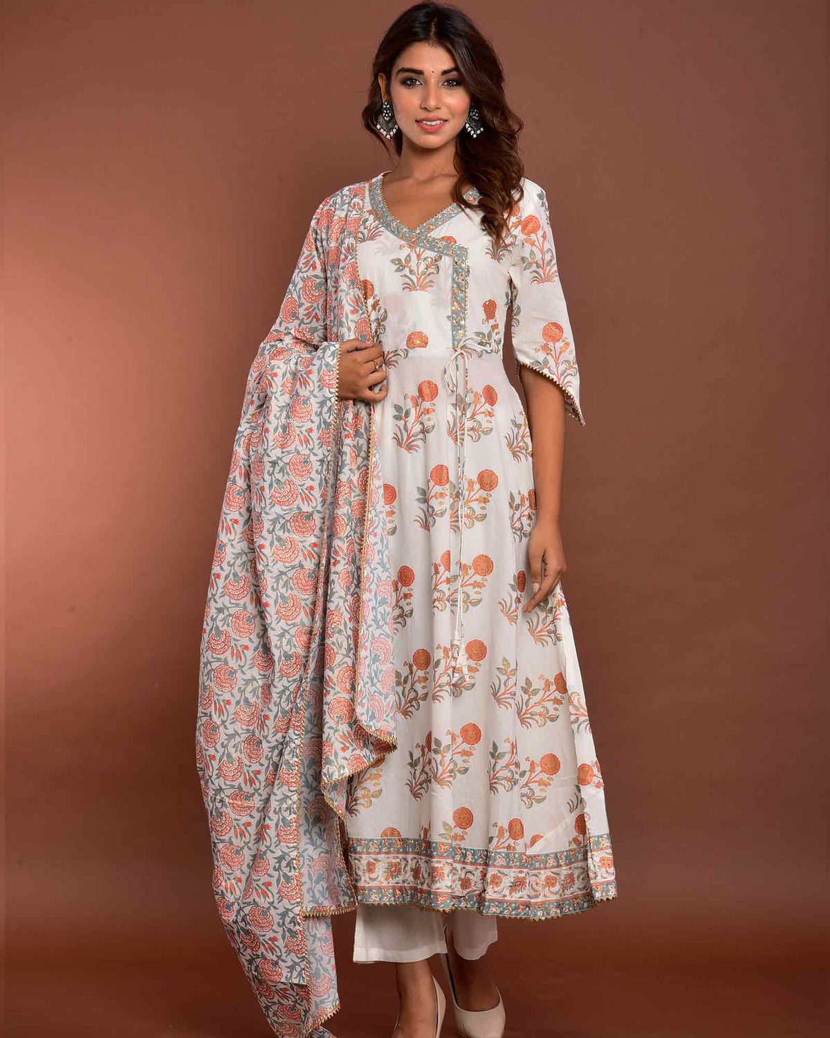 WHITE ANGRAKHA SUIT SET