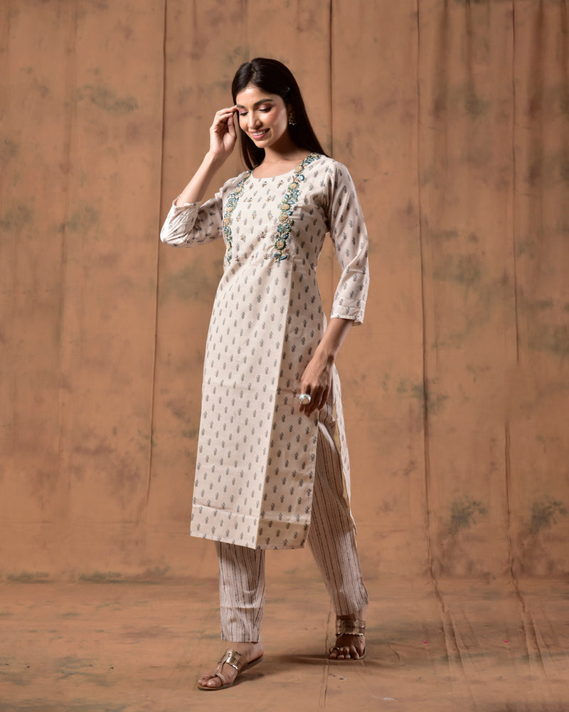 WHITE EMBROIDERED CHANDERI KURTA SET