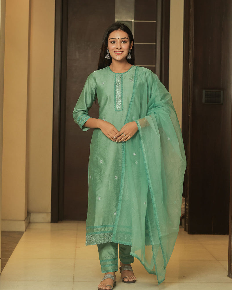 GREEN CHANDERI SUIT SET WITH EMBROIDERY