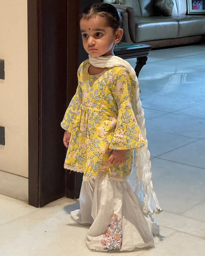 YELLOW & WHITE FLOWER HANDBLOCK SHARARA SET