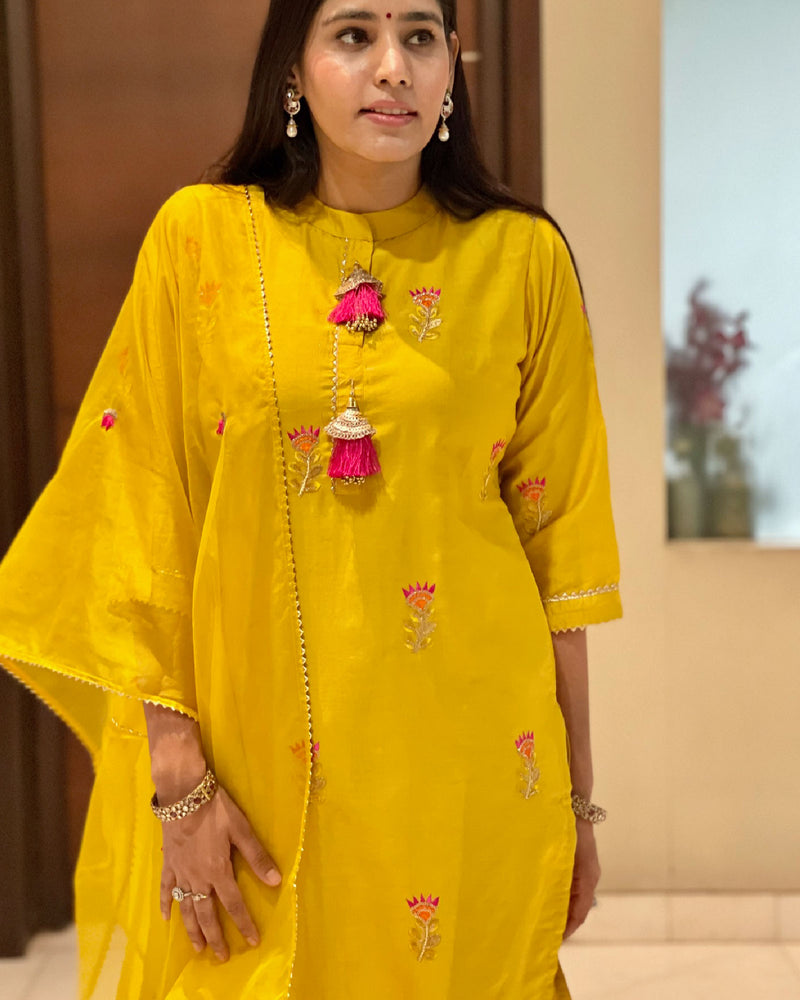 YELLOW MUSLIN SUIT SET WITH TASSELS
