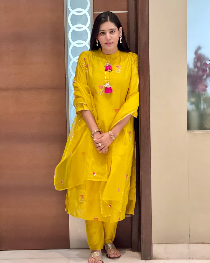 YELLOW MUSLIN SUIT SET WITH TASSELS
