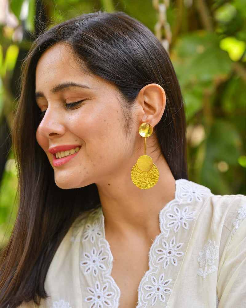 GOLD TONED PEAR SHAPED EARRINGS