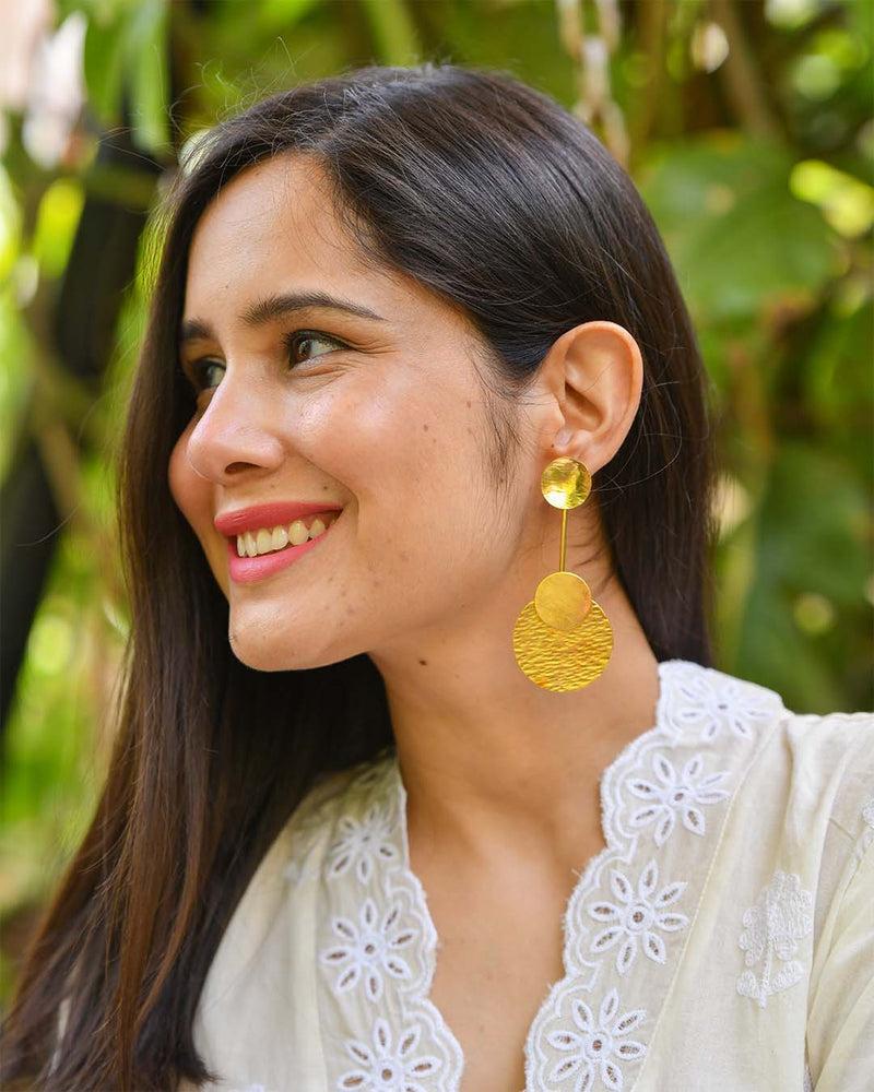 GOLD TONED PEAR SHAPED EARRINGS