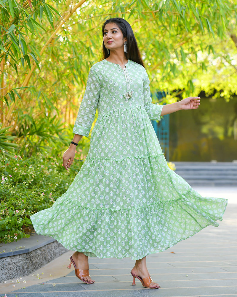PASTEL GREEN COTTON GOWN WITH LINING