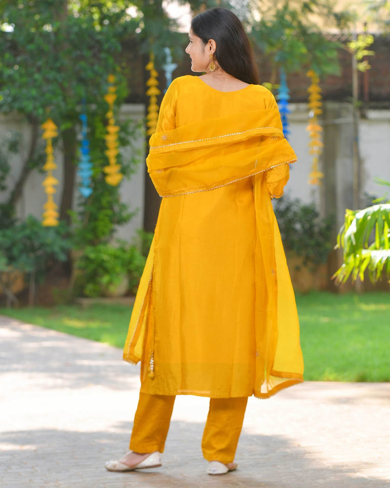 MUSTARD MUSLIN SUIT SET WITH ORGANZA DUPATTA